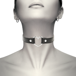 Darkness - posture necknauha with nahka chain